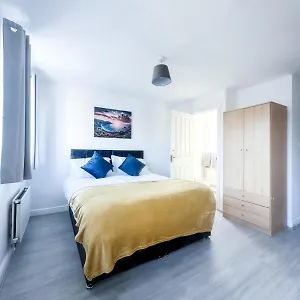 Spacious 6 Bedroom House Near Centre Birmingham